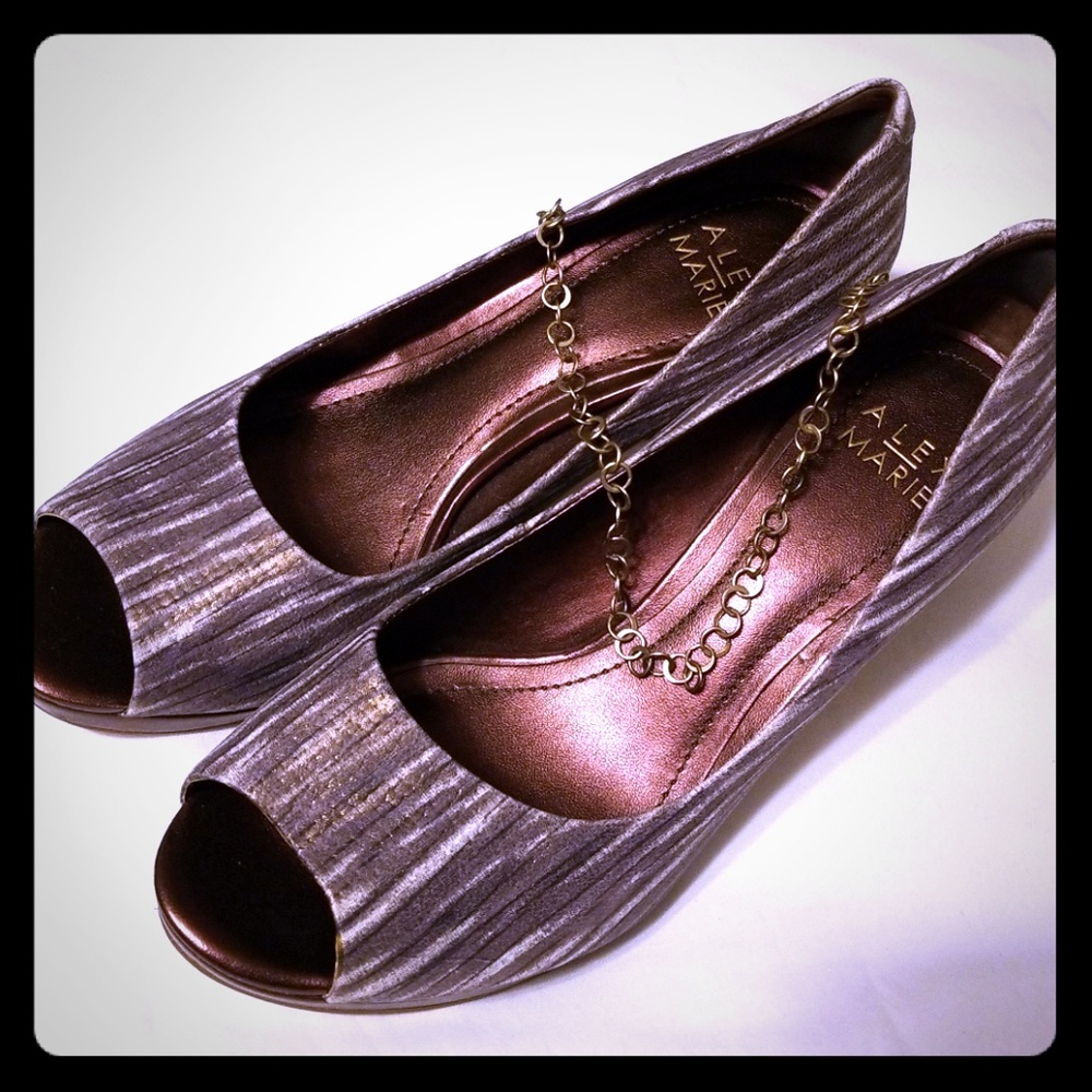 Metallic leather heels